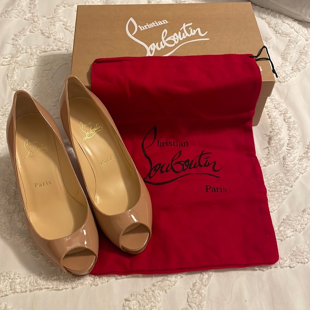 Christian Louboutin, Nude heels